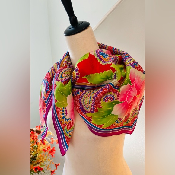 OSCAR De La RENTA Silk Scarf Brilliant Designer Floral 34x34” Made In Japan - Picture 7 of 15